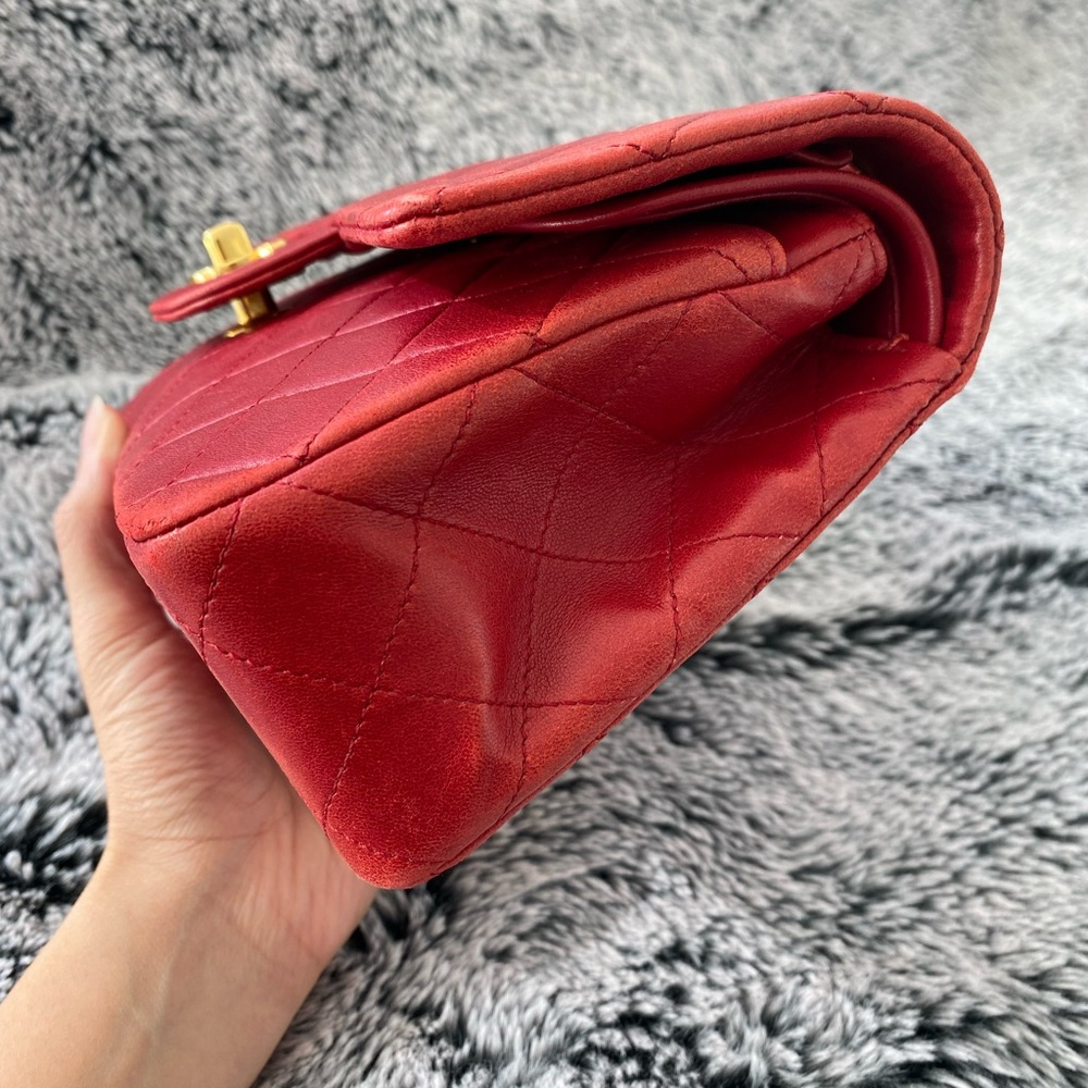 Chanel Classic Flap in Red Lambskin Series 1 Vintage 24k gold plated hardware - Picture 8 of 12
